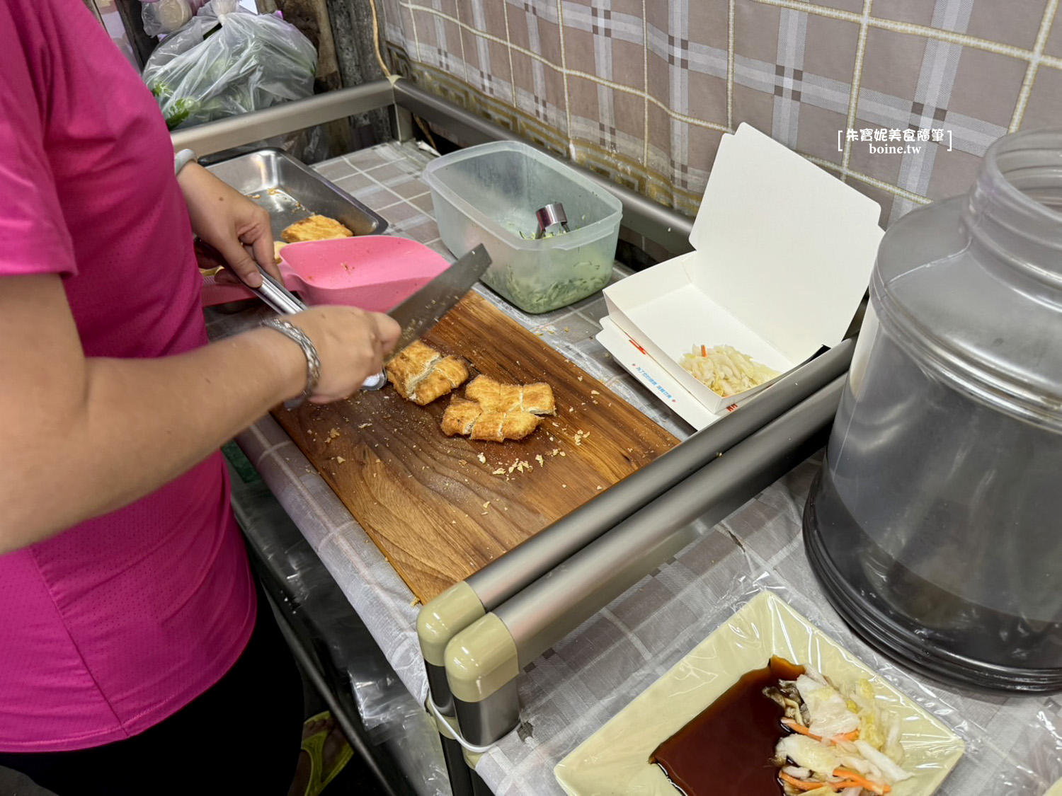 【瑞豐夜市美食】石記臭豆腐．高雄排隊美食推薦 @朱寶妮美食隨筆