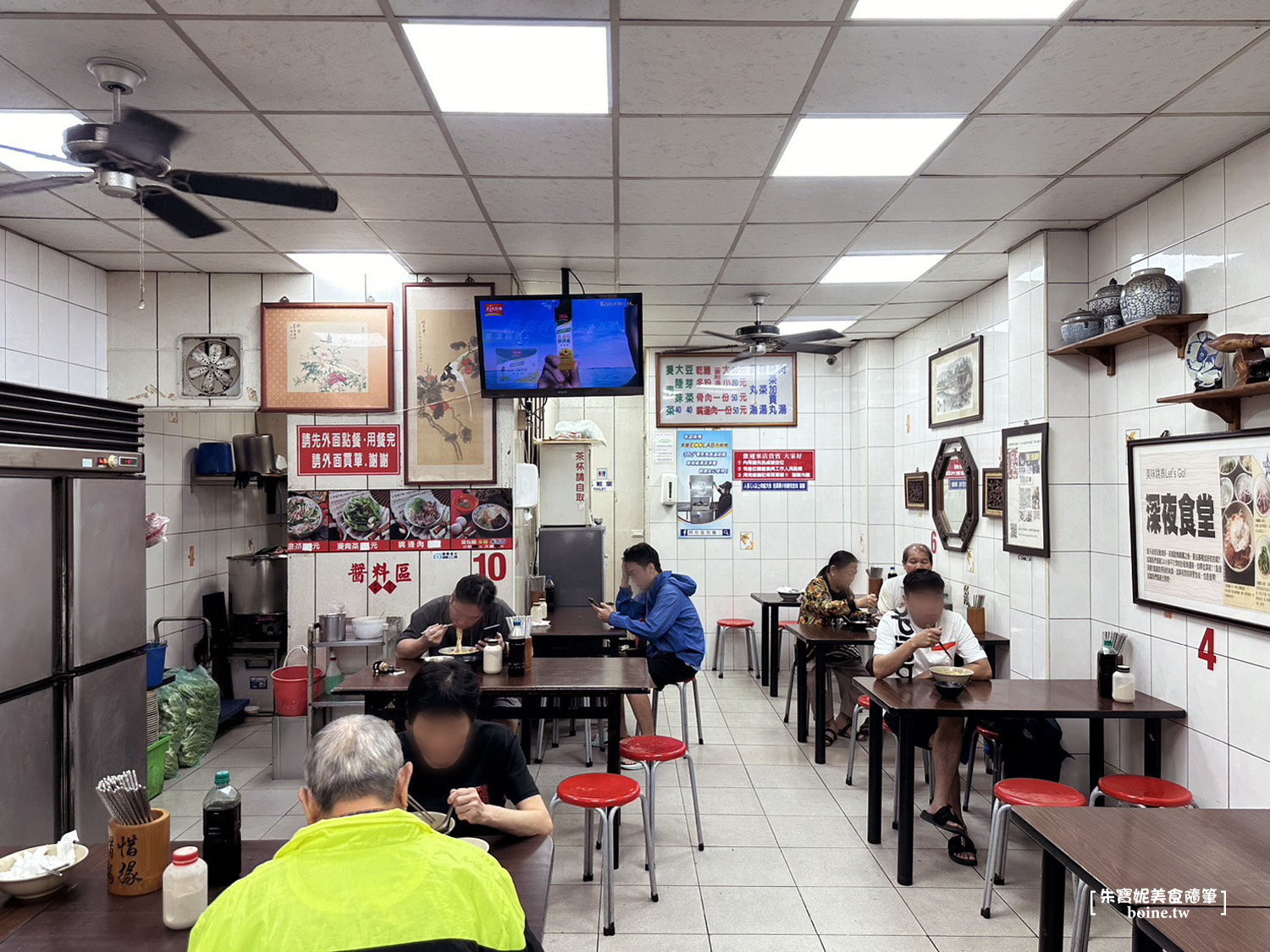 【萬華美食】阿伯蛋包麵・凌晨三點半營業台式早餐，環南市場小吃推薦 @朱寶妮美食隨筆