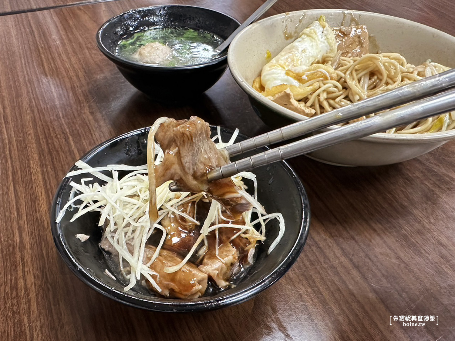 【萬華美食】阿伯蛋包麵・凌晨三點半營業台式早餐，環南市場小吃推薦 @朱寶妮美食隨筆