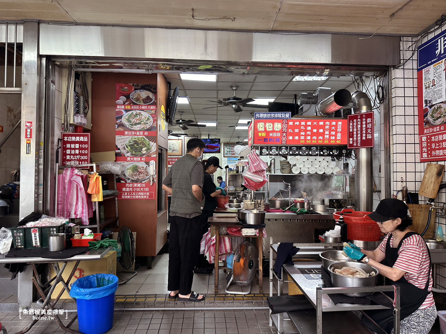 【萬華美食】阿伯蛋包麵・凌晨三點半營業台式早餐，環南市場小吃推薦 @朱寶妮美食隨筆