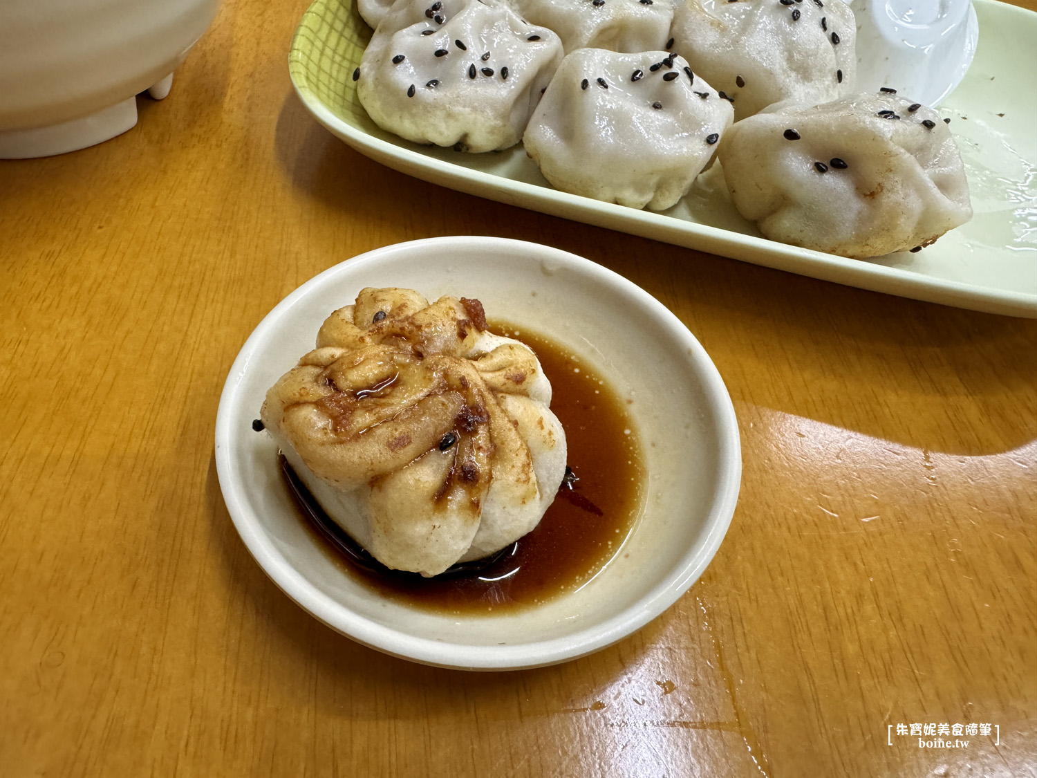 【高雄美食】上海生煎湯包・金黃酥脆爆漿湯包・熱河商圈排隊美食(菜單) @朱寶妮美食隨筆