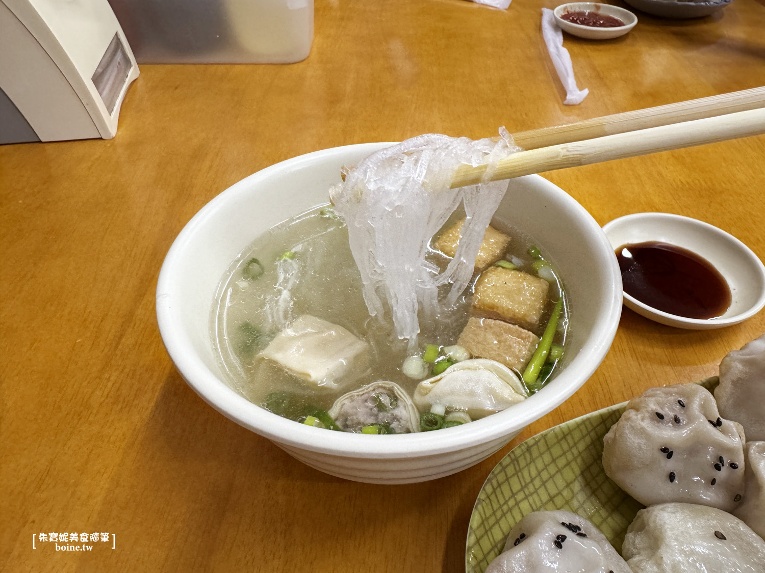 【高雄美食】上海生煎湯包・金黃酥脆爆漿湯包・熱河商圈排隊美食(菜單) @朱寶妮美食隨筆