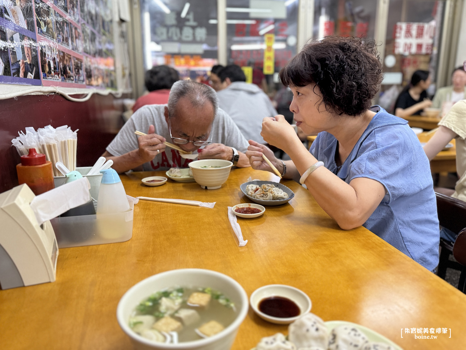 【高雄美食】上海生煎湯包・金黃酥脆爆漿湯包・熱河商圈排隊美食(菜單) @朱寶妮美食隨筆