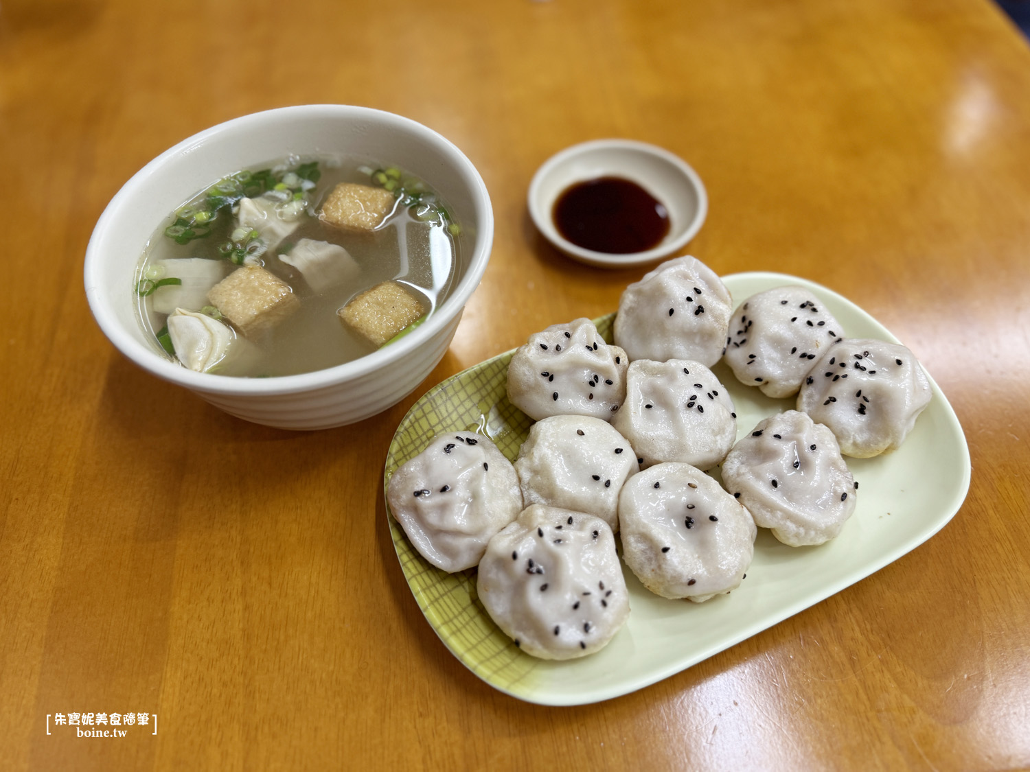 【高雄美食】上海生煎湯包・金黃酥脆爆漿湯包・熱河商圈排隊美食(菜單) @朱寶妮美食隨筆