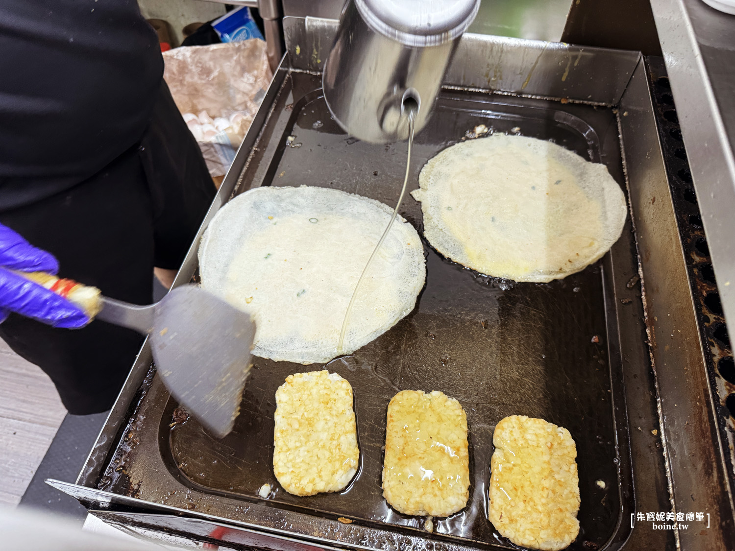 【高雄美食】味芳珍咖啡牛奶．三民區排隊美食．酥脆薯餅必點 @朱寶妮美食隨筆