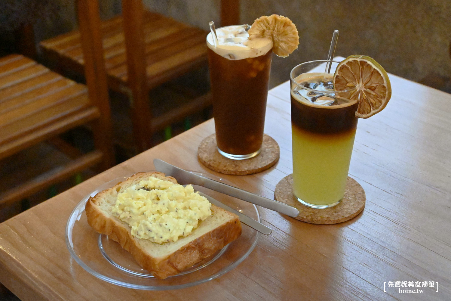 ｜巨蛋站美食｜日和珈琲．復古老宅風．柴犬店長營業中 @朱寶妮美食隨筆