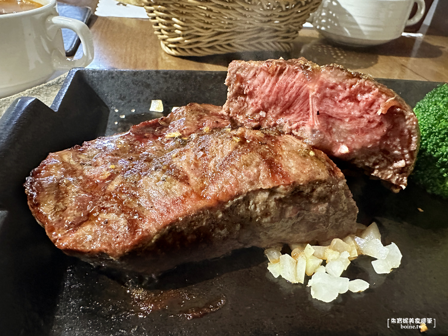 【永和美食】 阿里小廚美式牛排餐廳．肉食控的天堂．新北平價牛排推薦(菜單) @朱寶妮美食隨筆