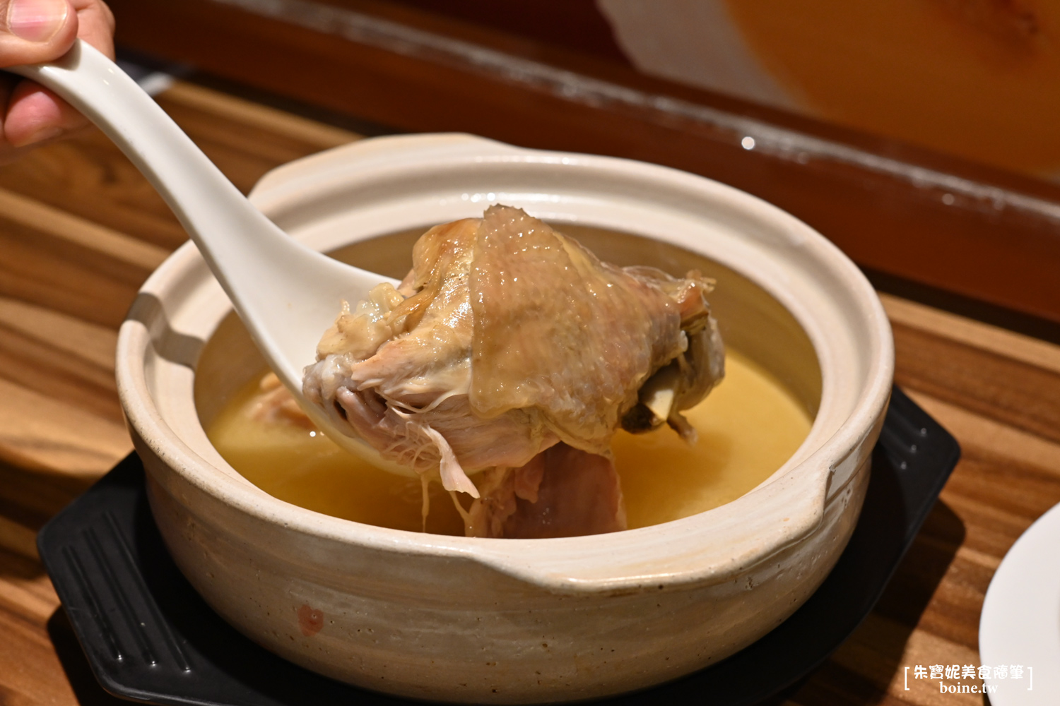雞窩餐廳｜信義區平價台菜．傳承驥園濃厚砂鍋土雞湯 @朱寶妮美食隨筆