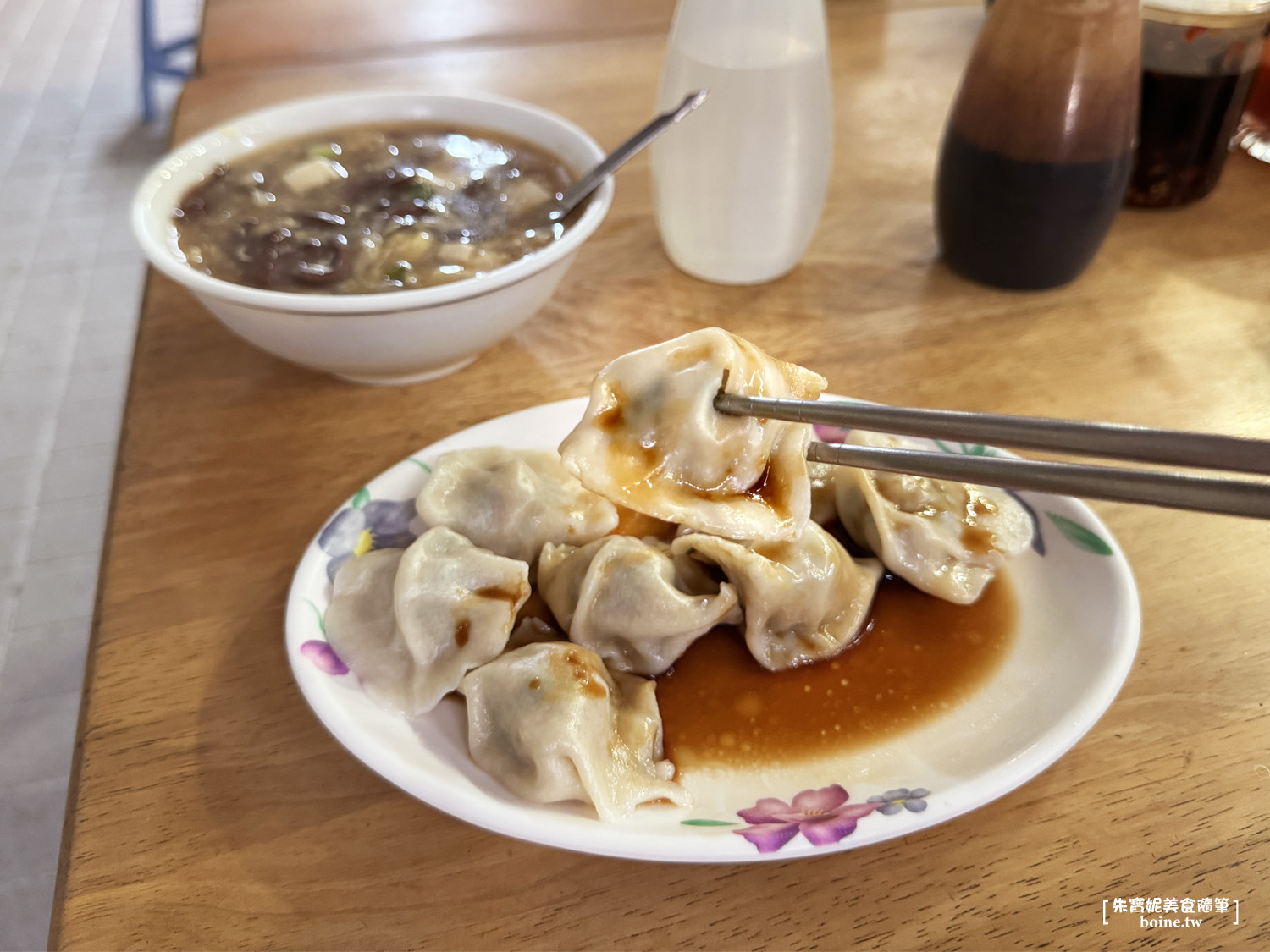 【龍華市場】五水餃．現包水餃酸辣湯．凹子底美食推薦(菜單) @朱寶妮美食隨筆