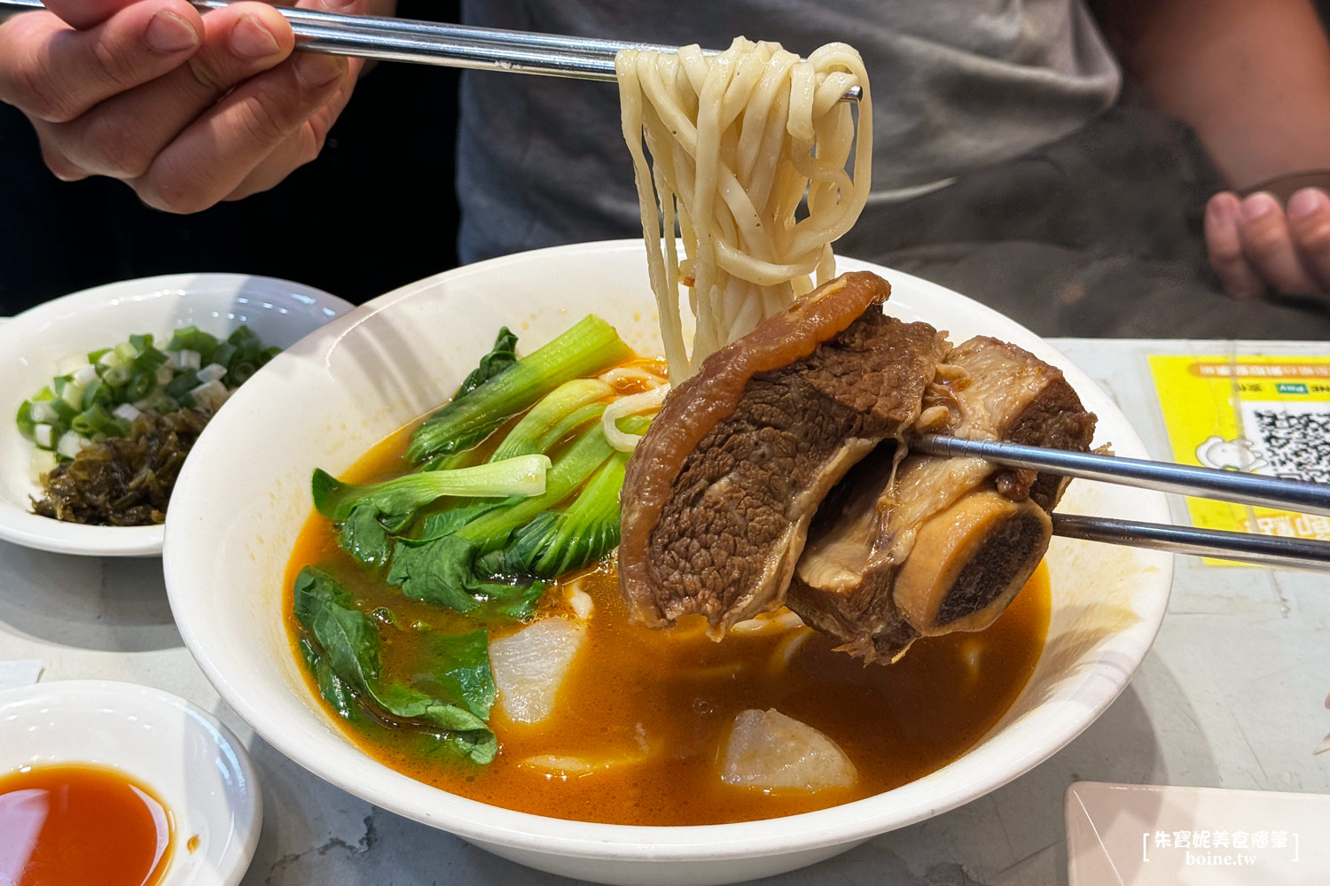 八方雲集｜冠軍紅燒牛肉麵．咖哩鍋貼好吃必點 @朱寶妮美食隨筆