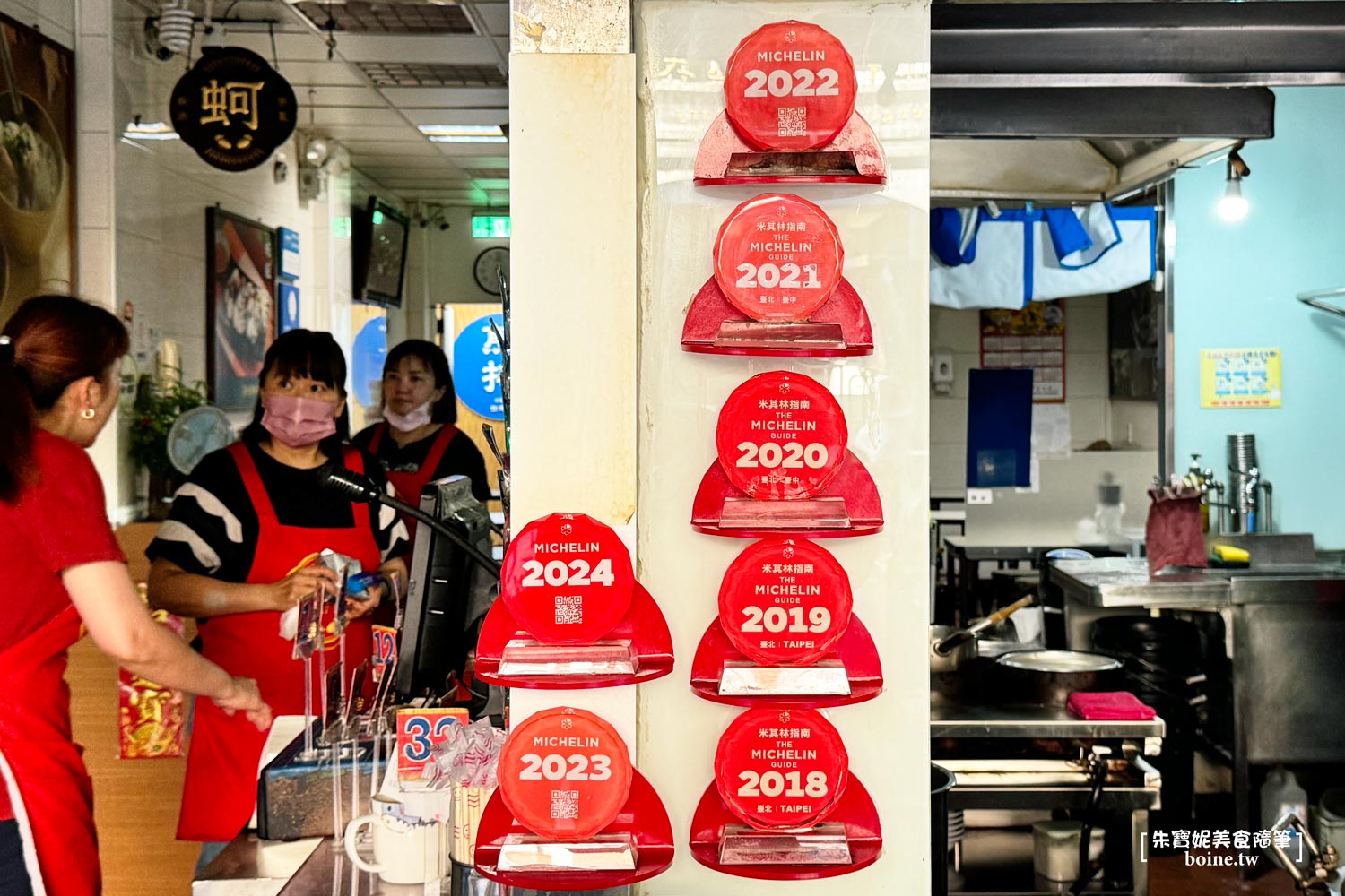 寧夏夜市｜圓環邊蚵仔煎．享譽國際的夜市美食．AI教父都說讚 @朱寶妮美食隨筆