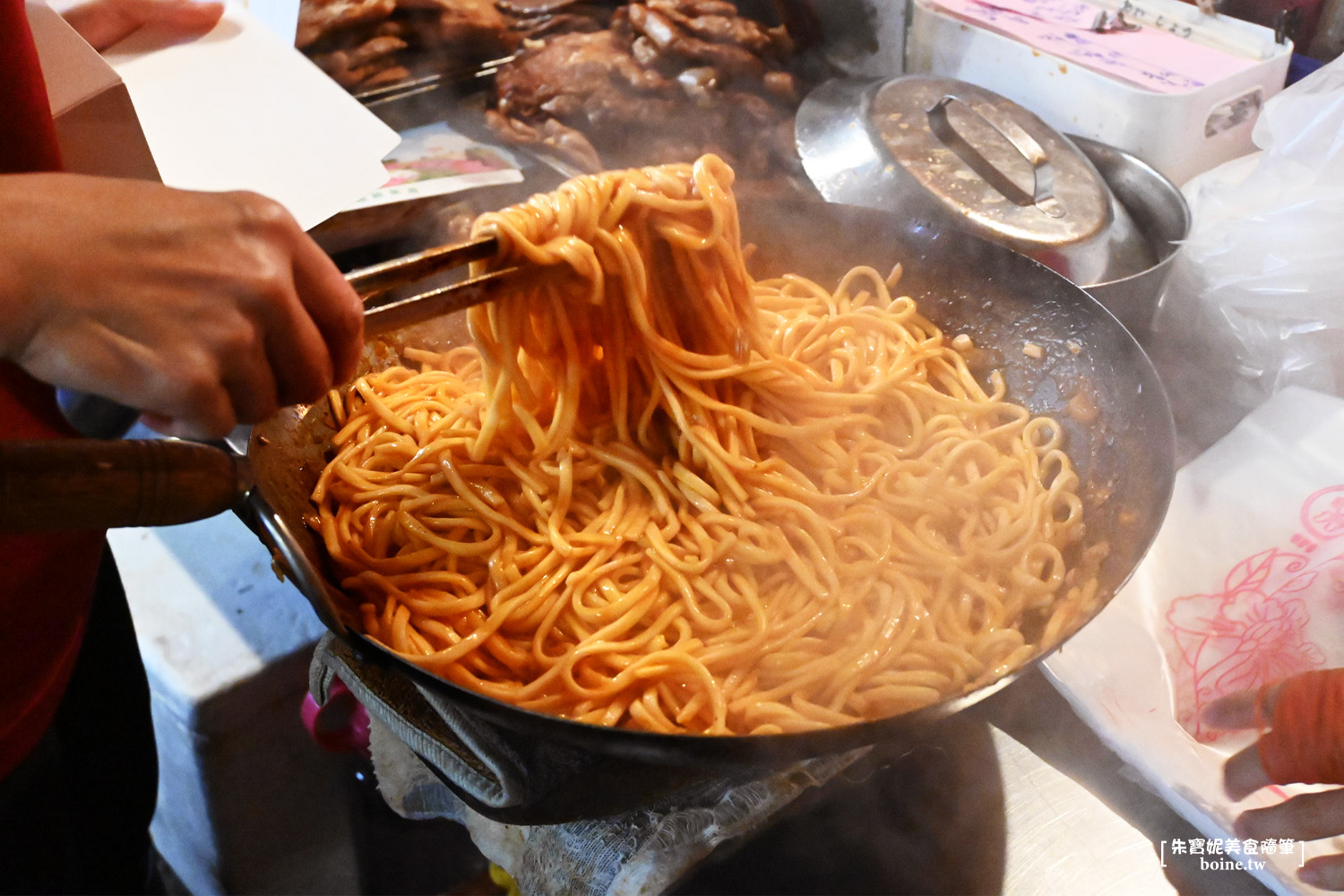 【高雄美食】牛小弟牛排總店．在地人超愛的夜市牛排推薦(菜單) @朱寶妮美食隨筆