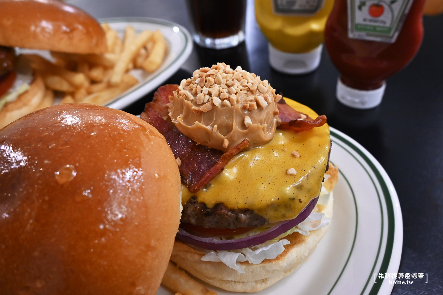 |市政府站美食|AWESOME BURGER澳森漢堡.美式硬派多汁肉排(菜單) @朱寶妮美食隨筆 |市政府站美食|AWESOME BURGER澳森漢堡.美式硬派多汁肉排(菜單) @朱寶妮美食隨筆