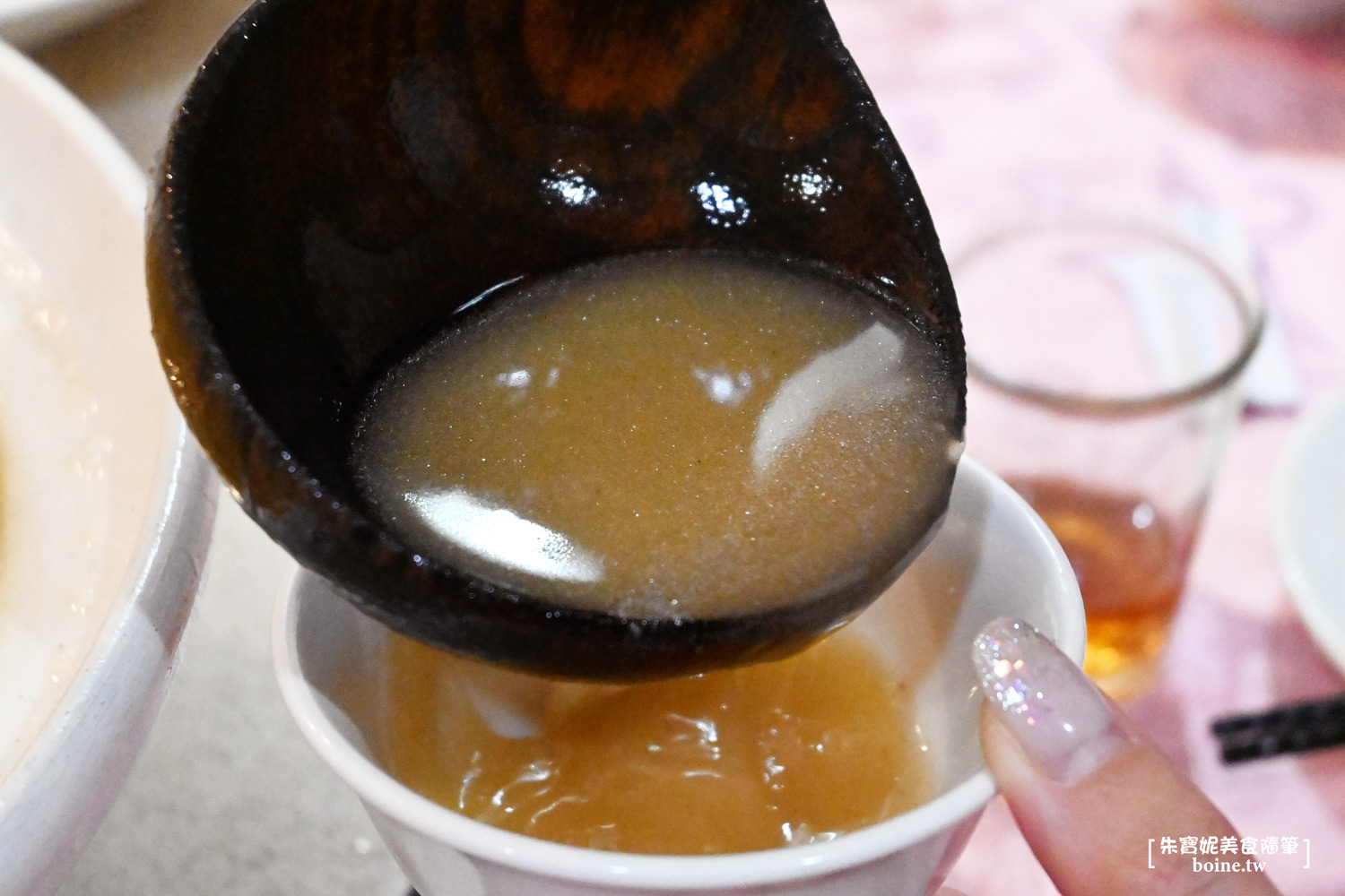 ｜桃園美食｜首烏客家海鮮餐廳．貓人私房菜．創新翻玩客家料理 @朱寶妮美食隨筆