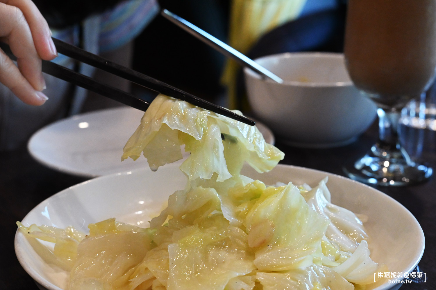 ｜高雄美食｜雨果咖啡．蛋蜜汁配熱炒．高雄聚餐推薦(菜單） @朱寶妮美食隨筆