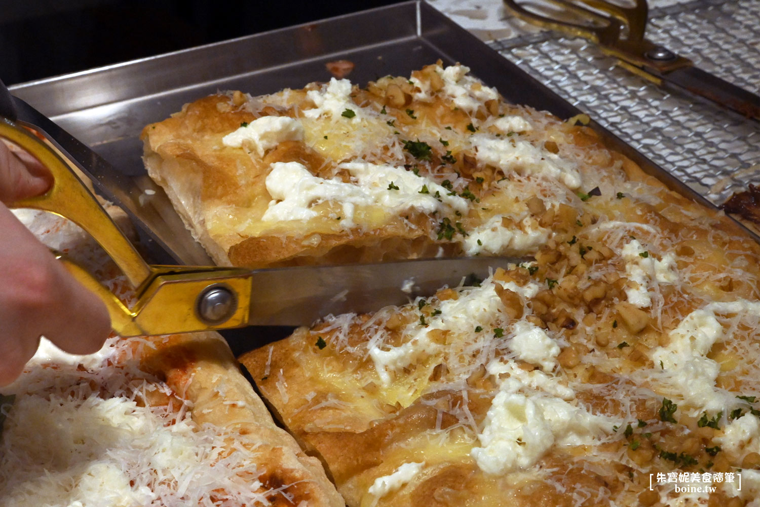 ｜高雄美食｜羅馬披薩Rom’antica Pizza．滿版餡料超過癮．凹子底聚餐推薦(菜單) @朱寶妮美食隨筆