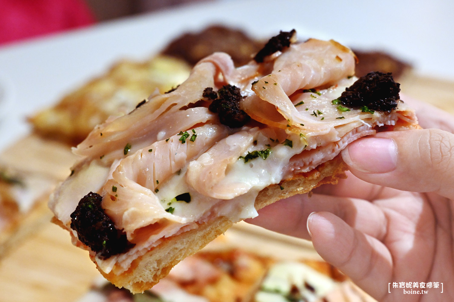｜高雄美食｜羅馬披薩Rom’antica Pizza．滿版餡料超過癮．凹子底聚餐推薦(菜單) @朱寶妮美食隨筆