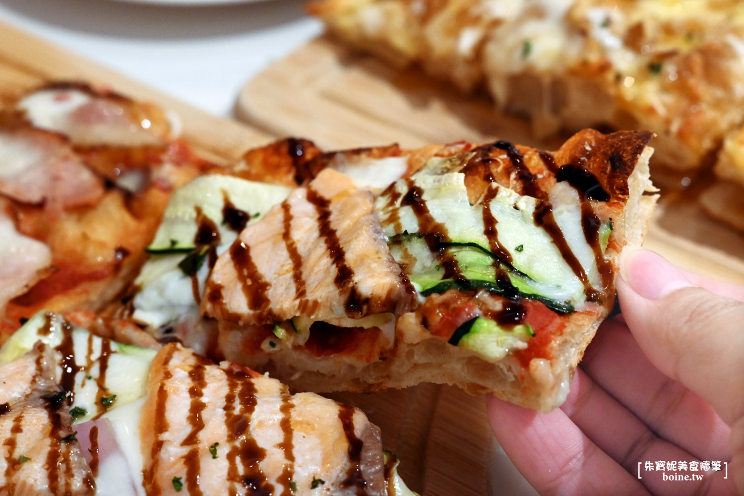 ｜高雄美食｜羅馬披薩Rom’antica Pizza．滿版餡料超過癮．凹子底聚餐推薦(菜單) @朱寶妮美食隨筆