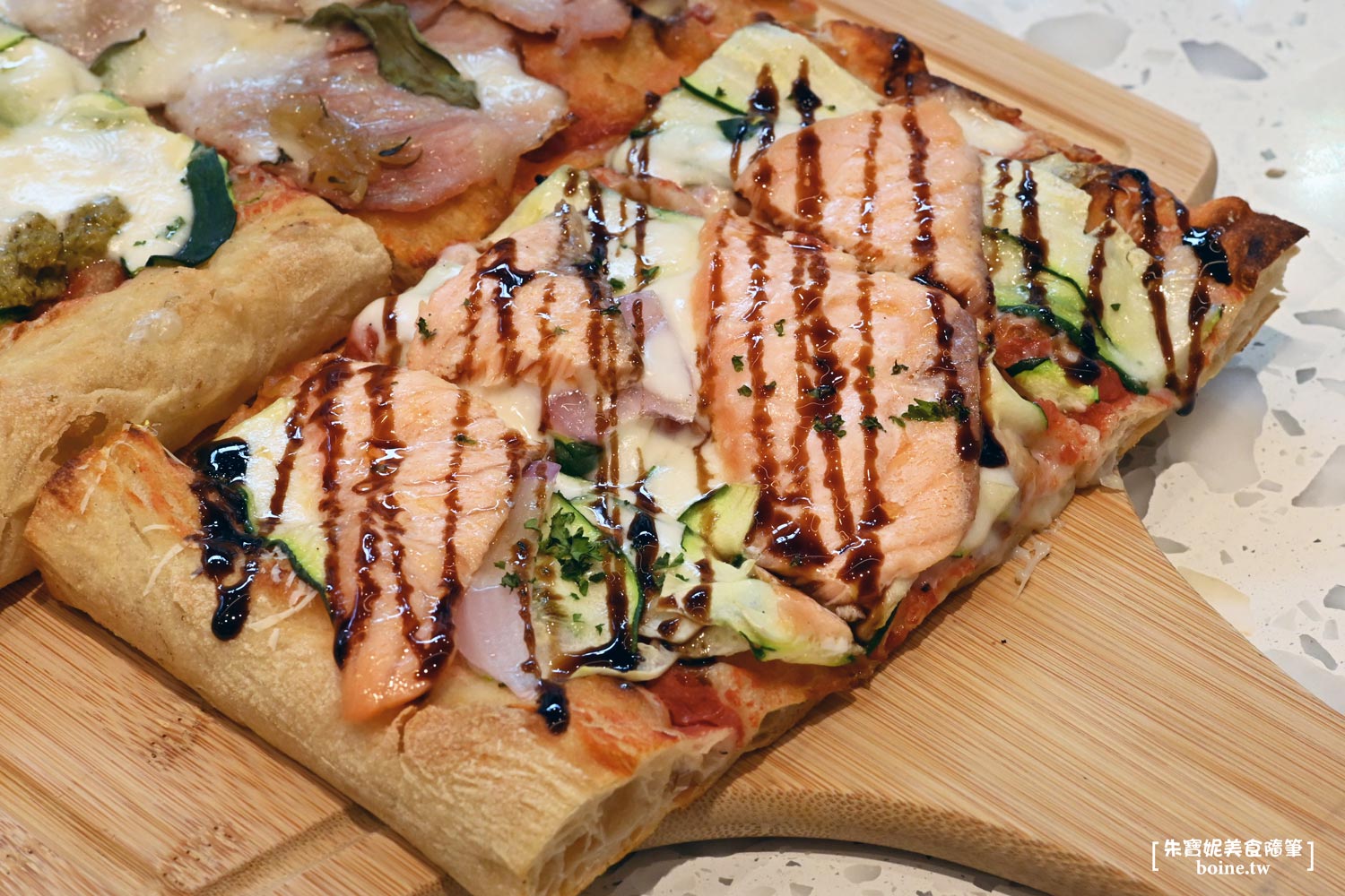 ｜高雄美食｜羅馬披薩Rom’antica Pizza．滿版餡料超過癮．凹子底聚餐推薦(菜單) @朱寶妮美食隨筆
