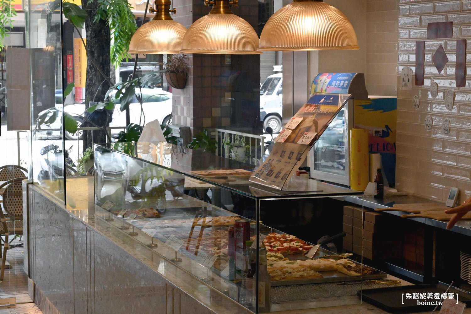 ｜高雄美食｜羅馬披薩Rom’antica Pizza．滿版餡料超過癮．凹子底聚餐推薦(菜單) @朱寶妮美食隨筆