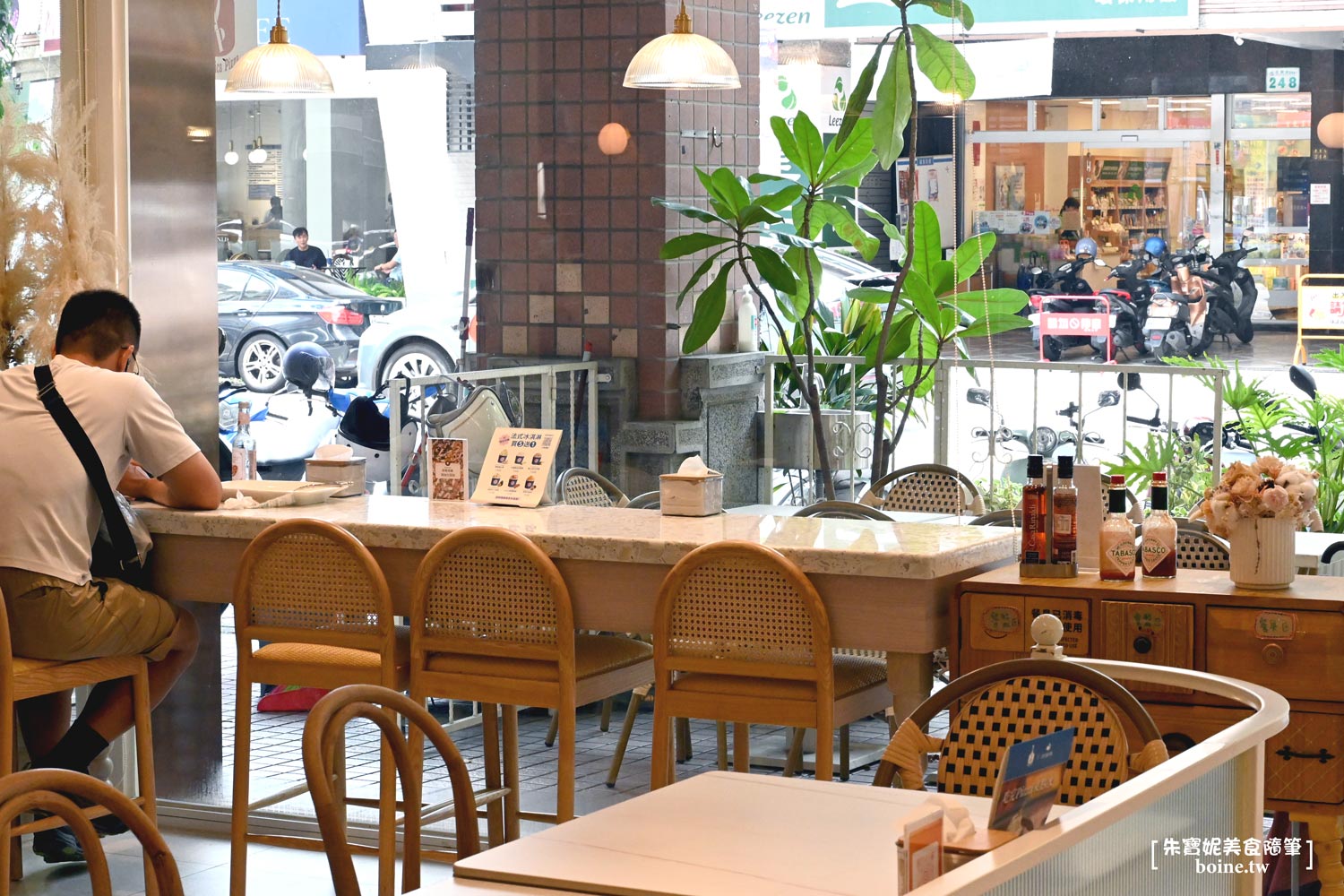 ｜高雄美食｜羅馬披薩Rom’antica Pizza．滿版餡料超過癮．凹子底聚餐推薦(菜單) @朱寶妮美食隨筆