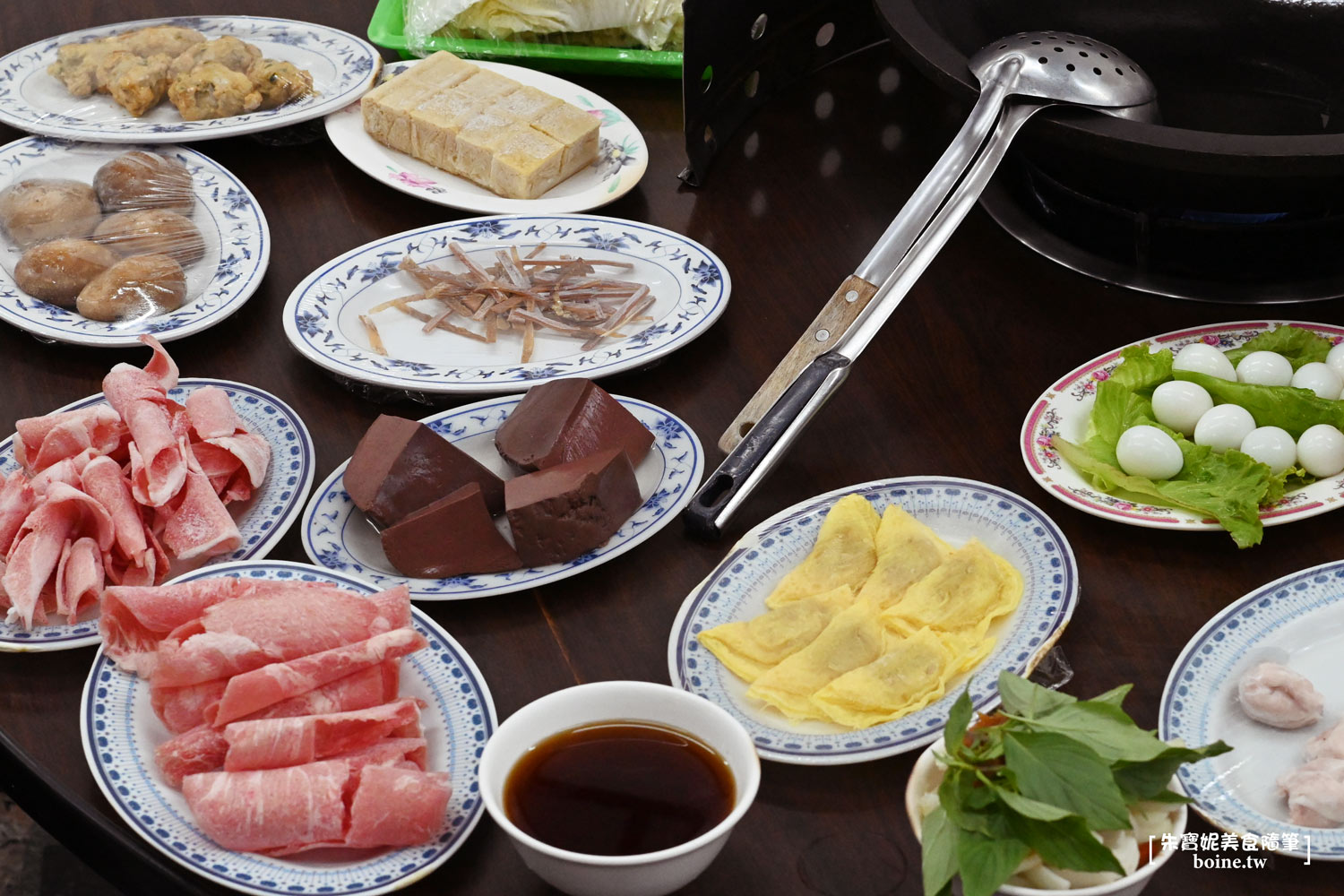 ｜西門美食｜曾德自助火鍋城．石頭火鍋創始店 @朱寶妮美食隨筆