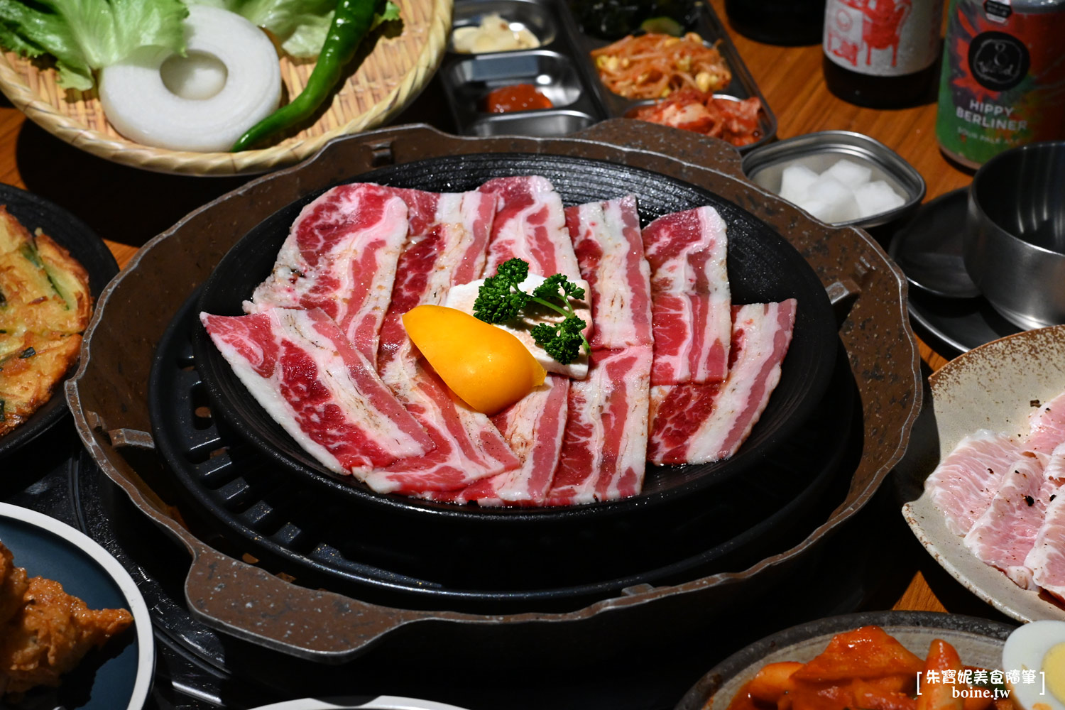 板橋美食｜ABV韓式餐酒館．炸雞烤肉+300款微醺選擇．宵夜開吃爽爽der！ @朱寶妮美食隨筆