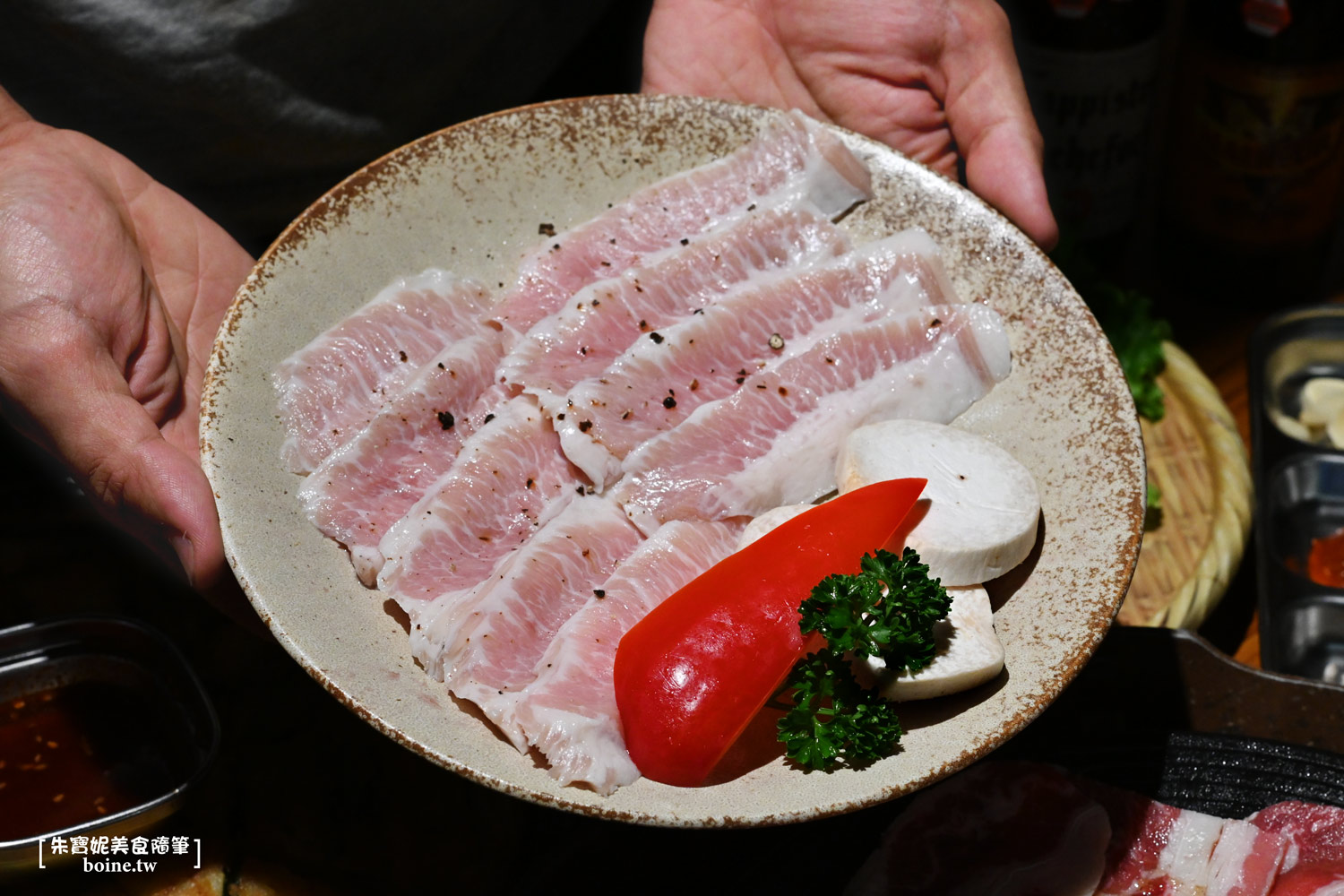 板橋美食｜ABV韓式餐酒館．炸雞烤肉+300款微醺選擇．宵夜開吃爽爽der！ @朱寶妮美食隨筆
