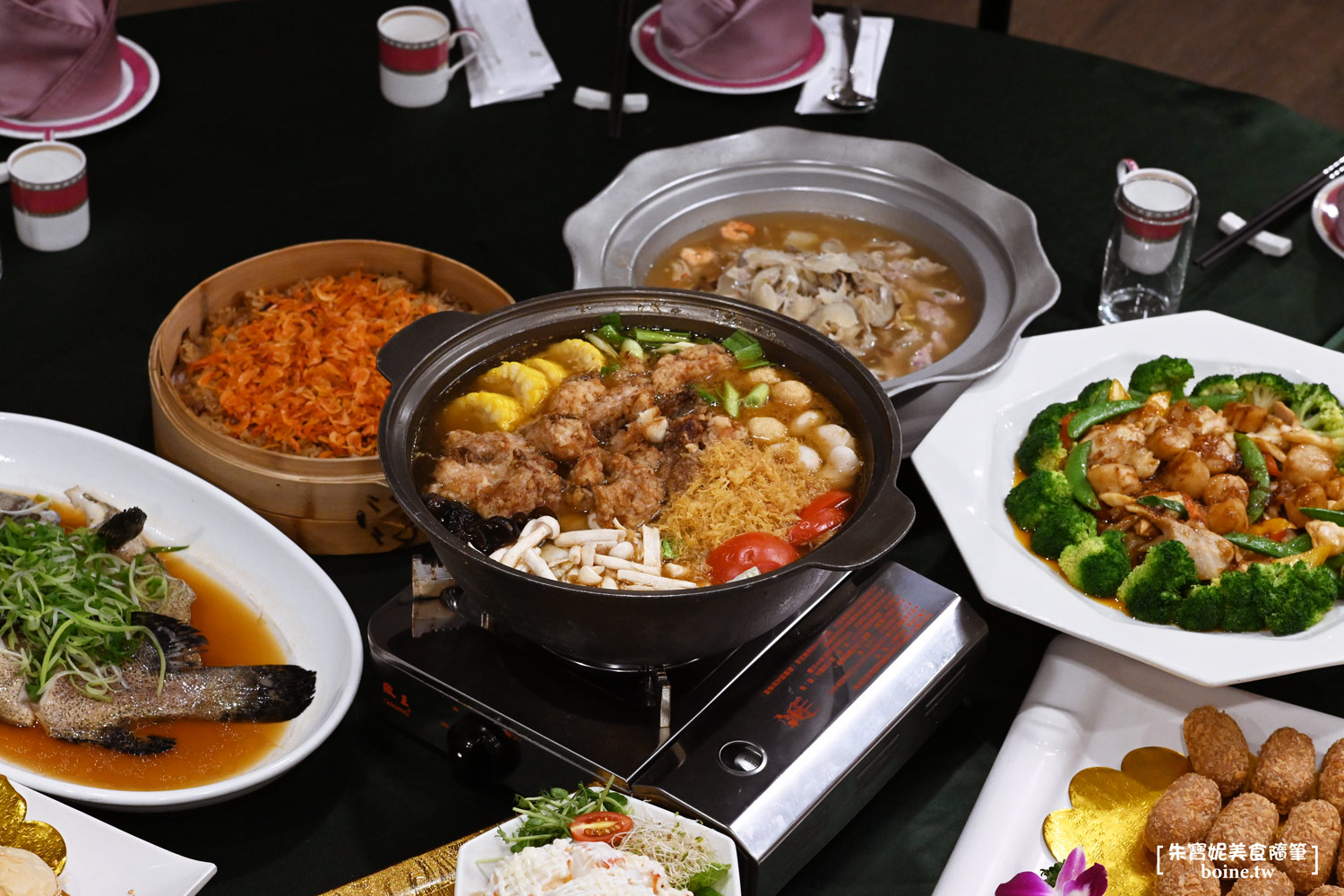 【龍華市場】東慶北堂烤包子．餡料滿滿的爆汁現烤美食(2025新菜單) @朱寶妮美食隨筆