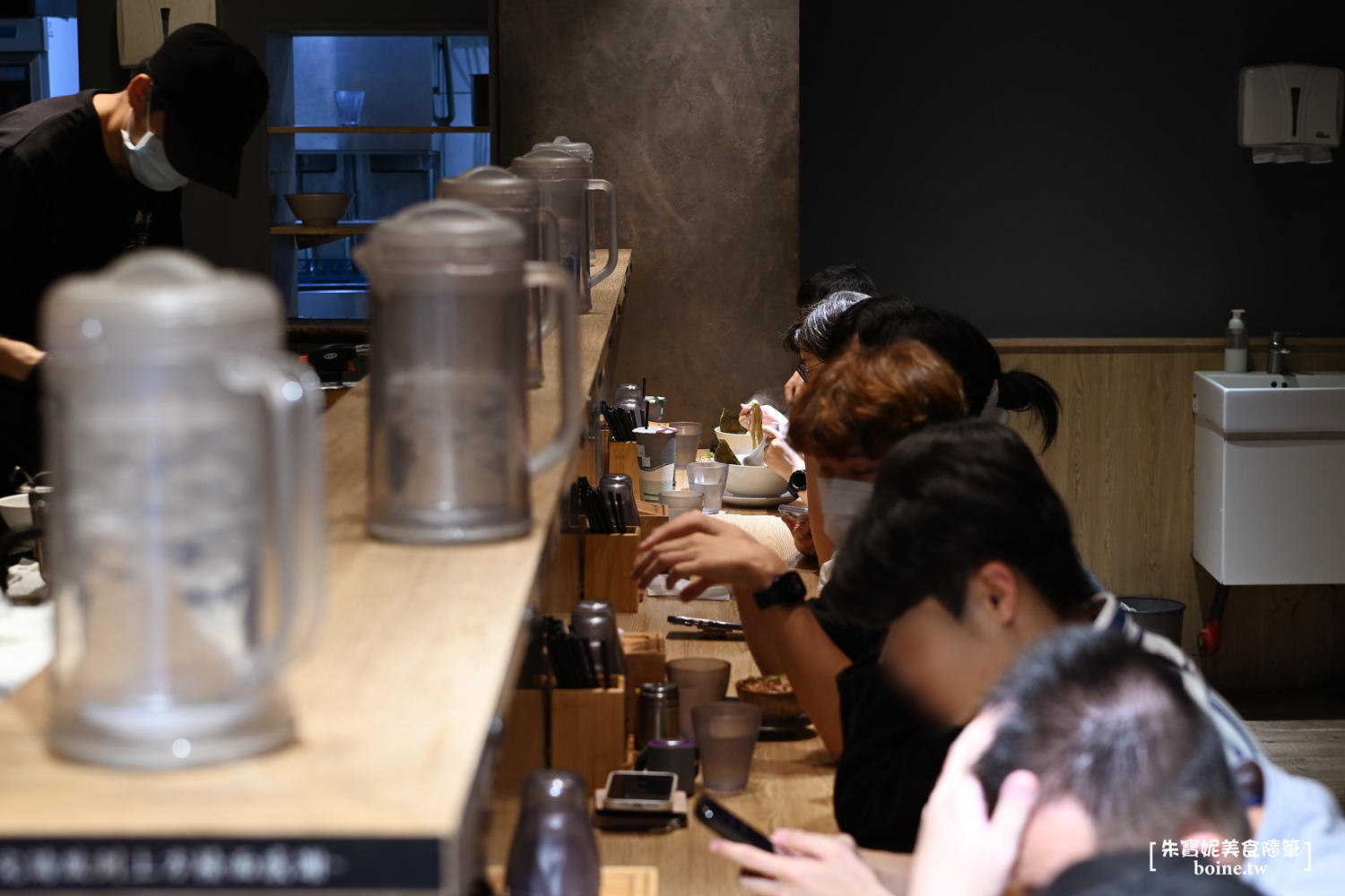 中山站美食｜二屋牡蠣拉麵．超濃海鮮湯，單身或痛風不要吃！ @朱寶妮美食隨筆