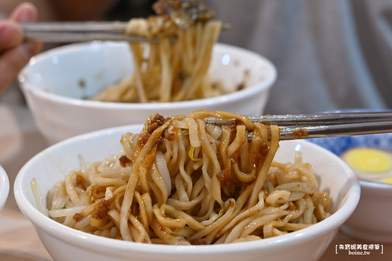 |東區美食|紅燈榮擔仔麵忠孝店.巷口飄香皮蛋麵.古早味推薦必吃(菜單) @朱寶妮美食隨筆 |東區美食|紅燈榮擔仔麵忠孝店.巷口飄香皮蛋麵.古早味推薦必吃(菜單) @朱寶妮美食隨筆