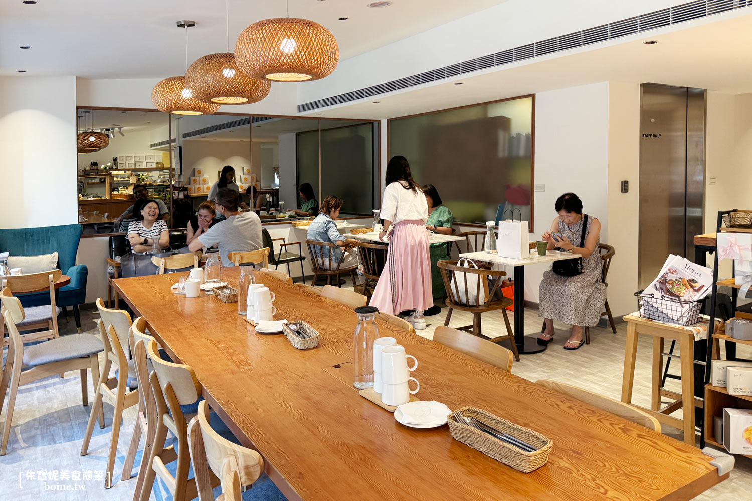 松山美食｜Miss V Bakery Café敦北店回歸！純白空間＋人氣早午餐更療癒 @朱寶妮美食隨筆