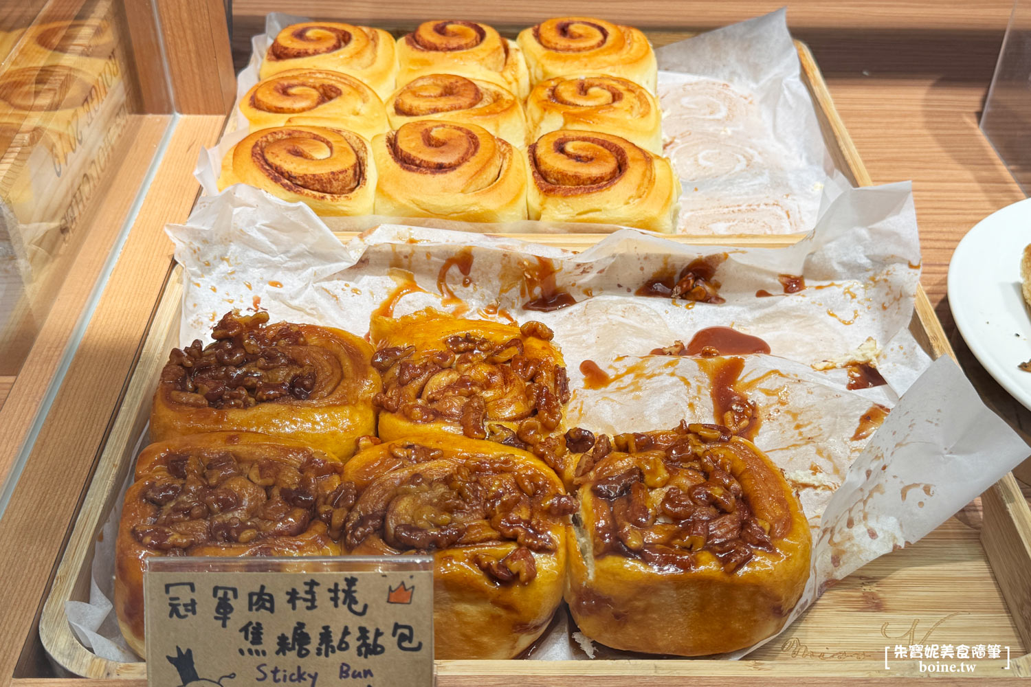 松山美食｜Miss V Bakery Café敦北店回歸！純白空間＋人氣早午餐更療癒 @朱寶妮美食隨筆