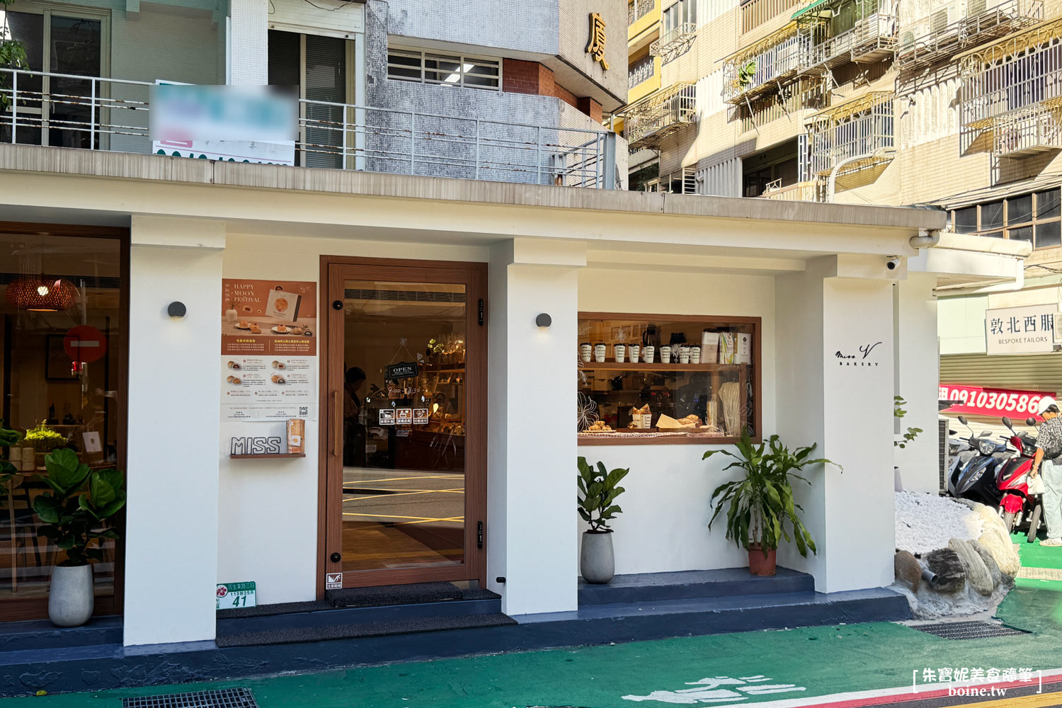 松山美食｜Miss V Bakery Café敦北店回歸！純白空間＋人氣早午餐更療癒 @朱寶妮美食隨筆
