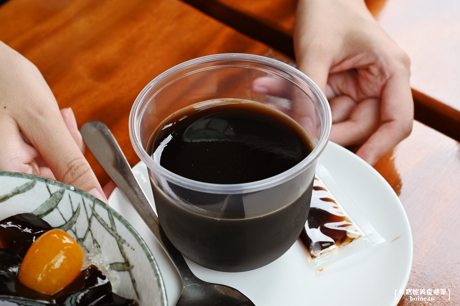 仙草爸｜仙草專賣店．必吃蜜金棗！在地人最愛的冰品甜點．宜蘭美食推薦 @朱寶妮美食隨筆