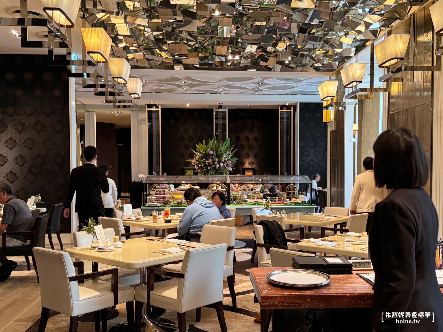 文華Café｜帝王蟹+米其林中菜吃到飽．週末限定．台北Buffet推薦 @朱寶妮美食隨筆