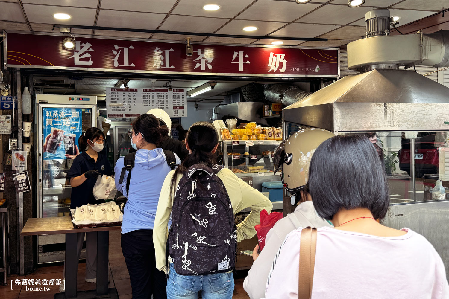 高雄老江紅茶牛奶總店｜24小時不打烊．在地人推薦甜甜捲＆半熟蛋吐司(菜單) @朱寶妮美食隨筆