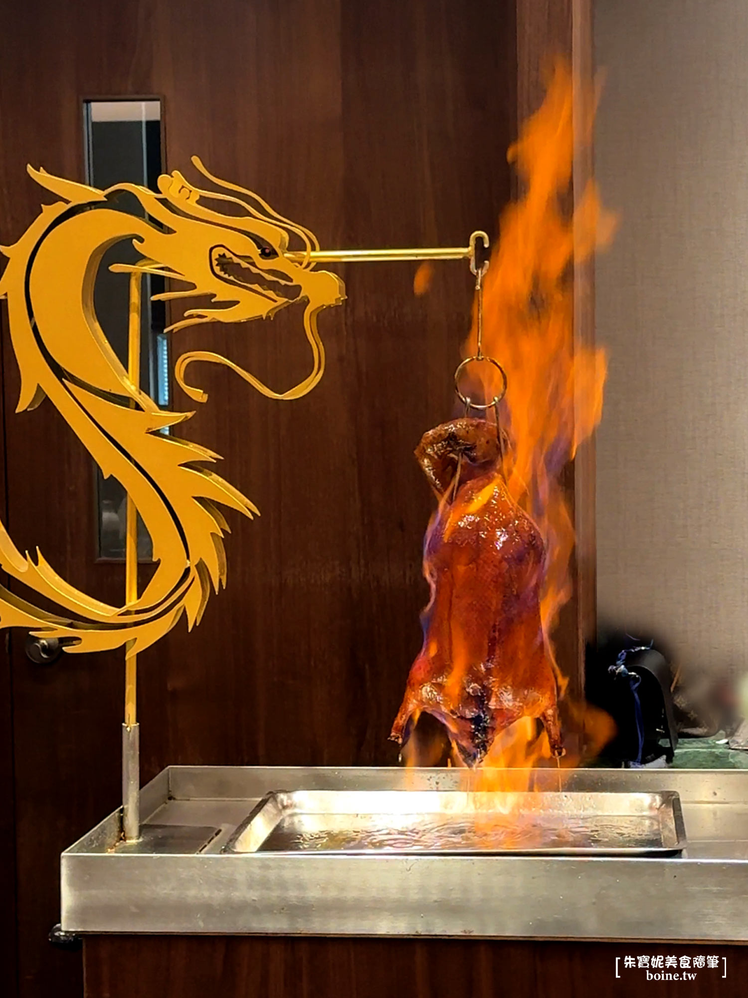 台中美食｜全鴨坊．火焰櫻桃鴨桌邊秀超震撼！米其林推薦烤鴨餐廳(菜單) @朱寶妮美食隨筆