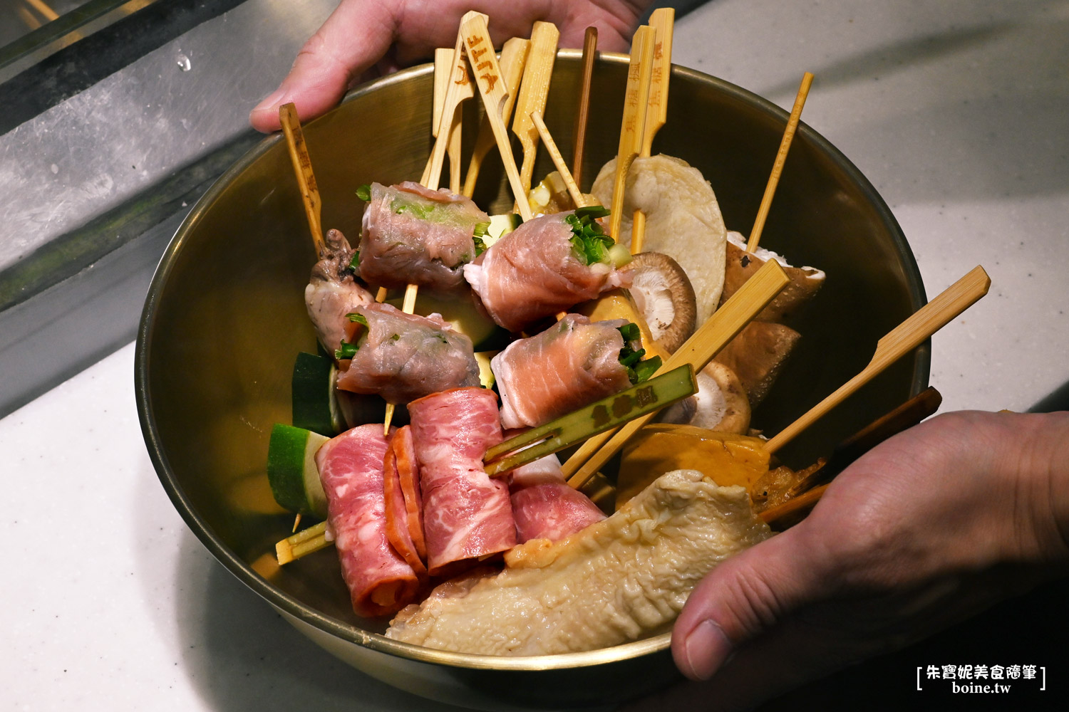 市政府站美食|焦糖楓串燒.漢方灑粉x無煙烤法.台北燒烤推薦(菜單) @朱寶妮美食隨筆 市政府站美食|焦糖楓串燒.漢方灑粉x無煙烤法.台北燒烤推薦(菜單) @朱寶妮美食隨筆