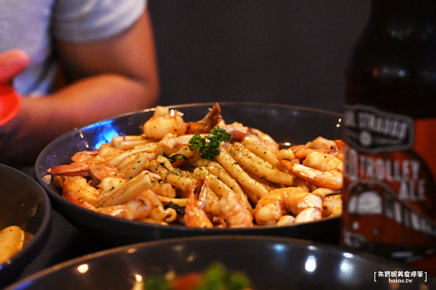 板橋美食｜ABV閣樓餐酒館．露台夜景餐酒館推薦．白天遼闊夜晚浪漫 (菜單) @朱寶妮美食隨筆