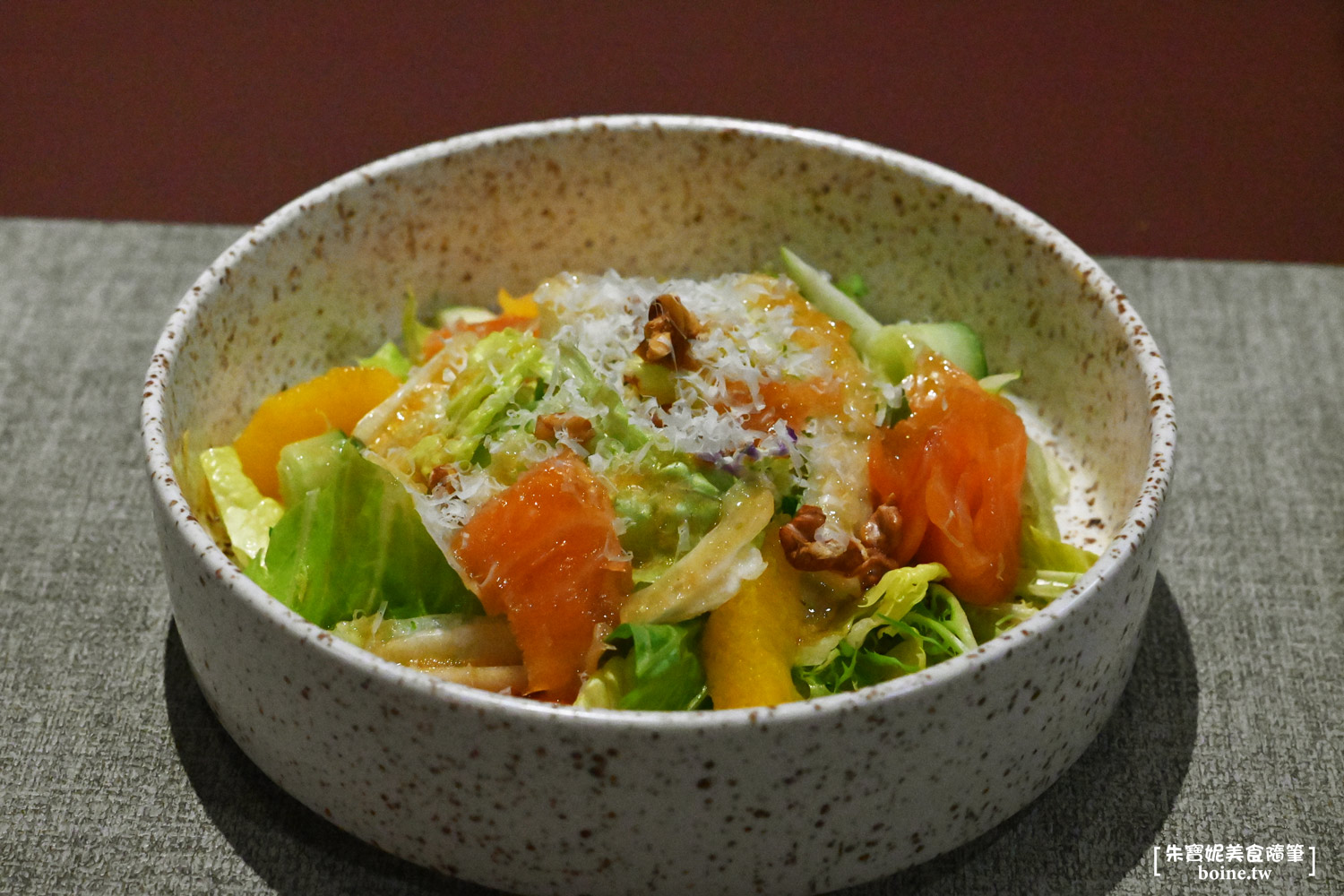 大巨蛋美食｜你家樓下．黑粉系質感餐酒館．現刨松露太浮誇！台北聚餐推薦 @朱寶妮美食隨筆