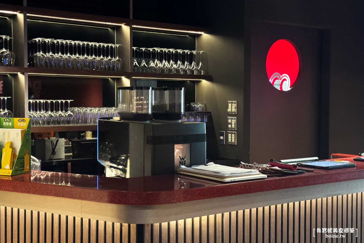 大巨蛋美食｜你家樓下．黑粉系質感餐酒館．現刨松露太浮誇！台北聚餐推薦 @朱寶妮美食隨筆