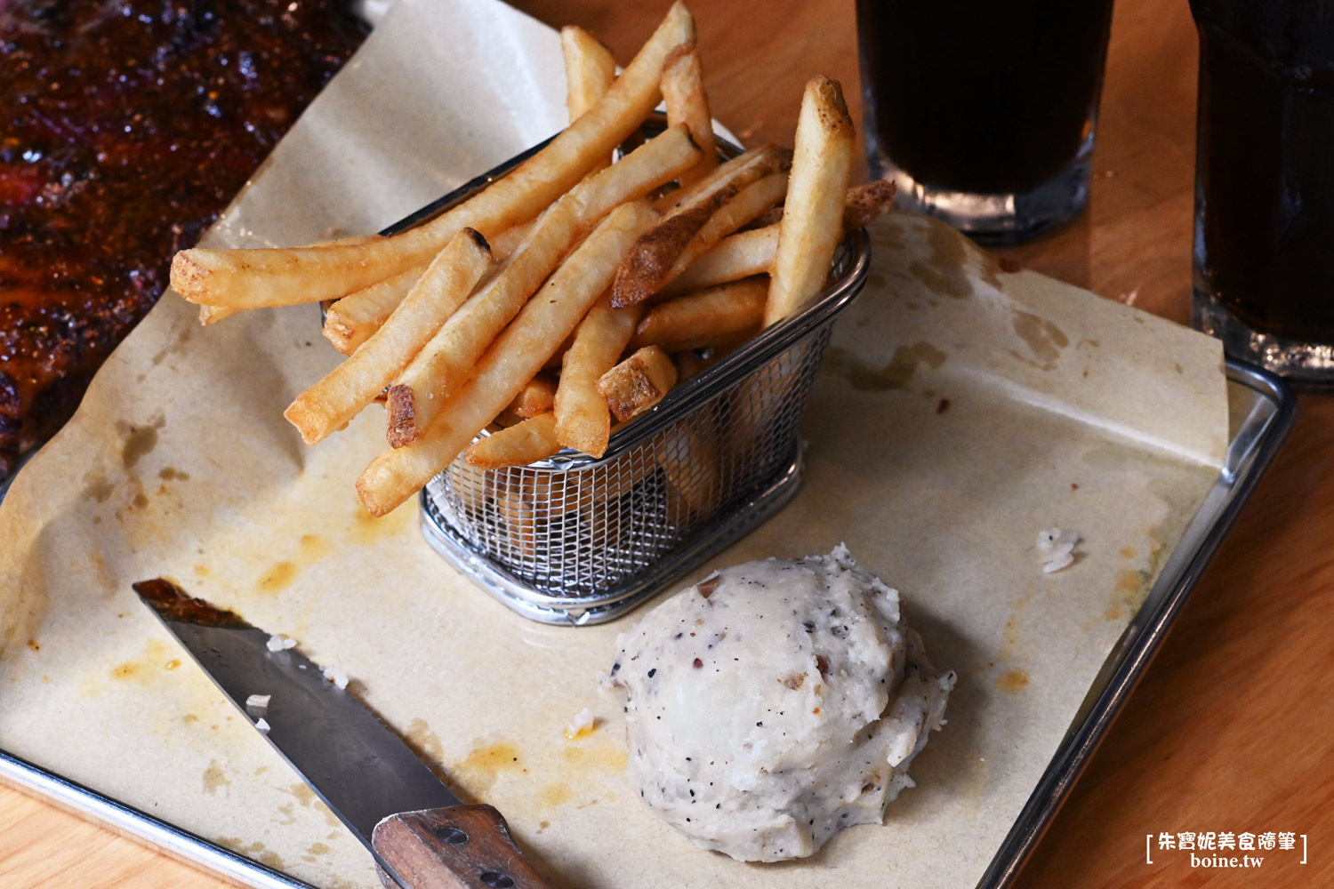 小巨蛋站美食｜爸爸Kevin美式BBQ．原木煙燻慢烤豬肋排．台北美式料理推薦(菜單) @朱寶妮美食隨筆