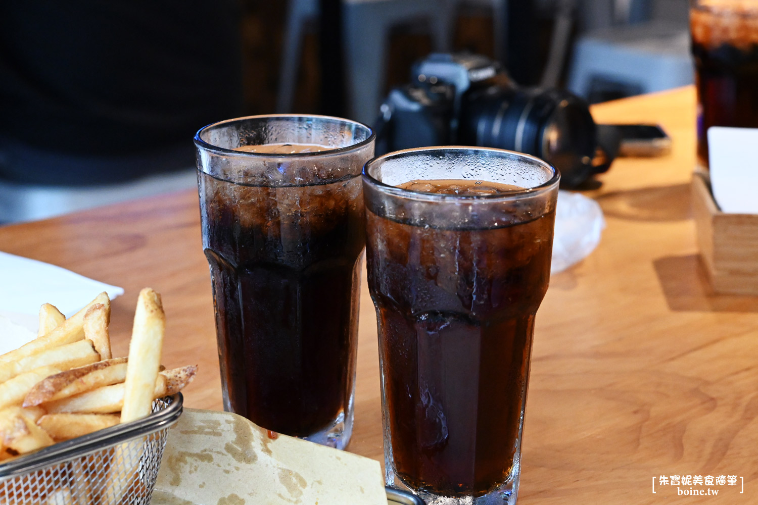 小巨蛋站美食｜爸爸Kevin美式BBQ．原木煙燻慢烤豬肋排．台北美式料理推薦(菜單) @朱寶妮美食隨筆