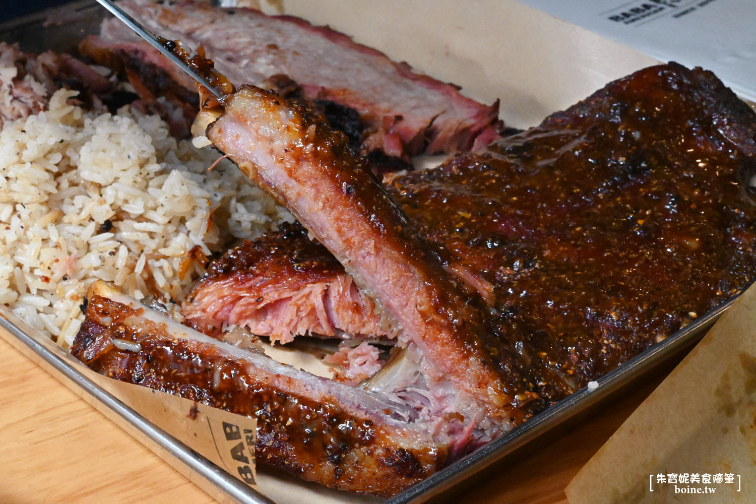 小巨蛋站美食｜爸爸Kevin美式BBQ．原木煙燻慢烤豬肋排．台北美式料理推薦(菜單) @朱寶妮美食隨筆