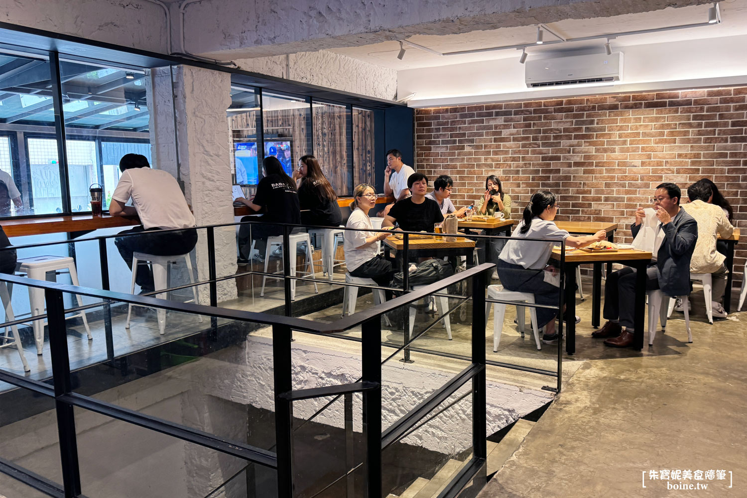 小巨蛋站美食｜爸爸Kevin美式BBQ．原木煙燻慢烤豬肋排．台北美式料理推薦(菜單) @朱寶妮美食隨筆