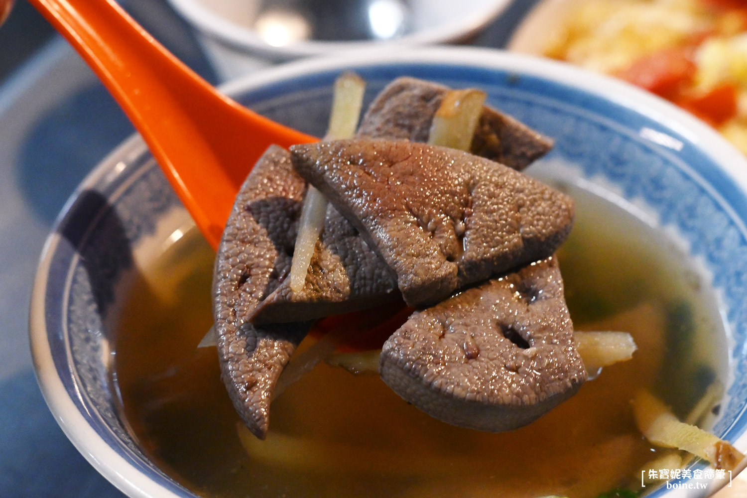 吳師大眾飯店｜走進華燈初上條通氛圍的台式熱炒老店．中山站美食推薦(菜單) @朱寶妮美食隨筆