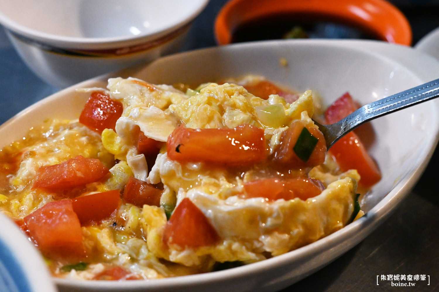 吳師大眾飯店｜走進華燈初上條通氛圍的台式熱炒老店．中山站美食推薦(菜單) @朱寶妮美食隨筆