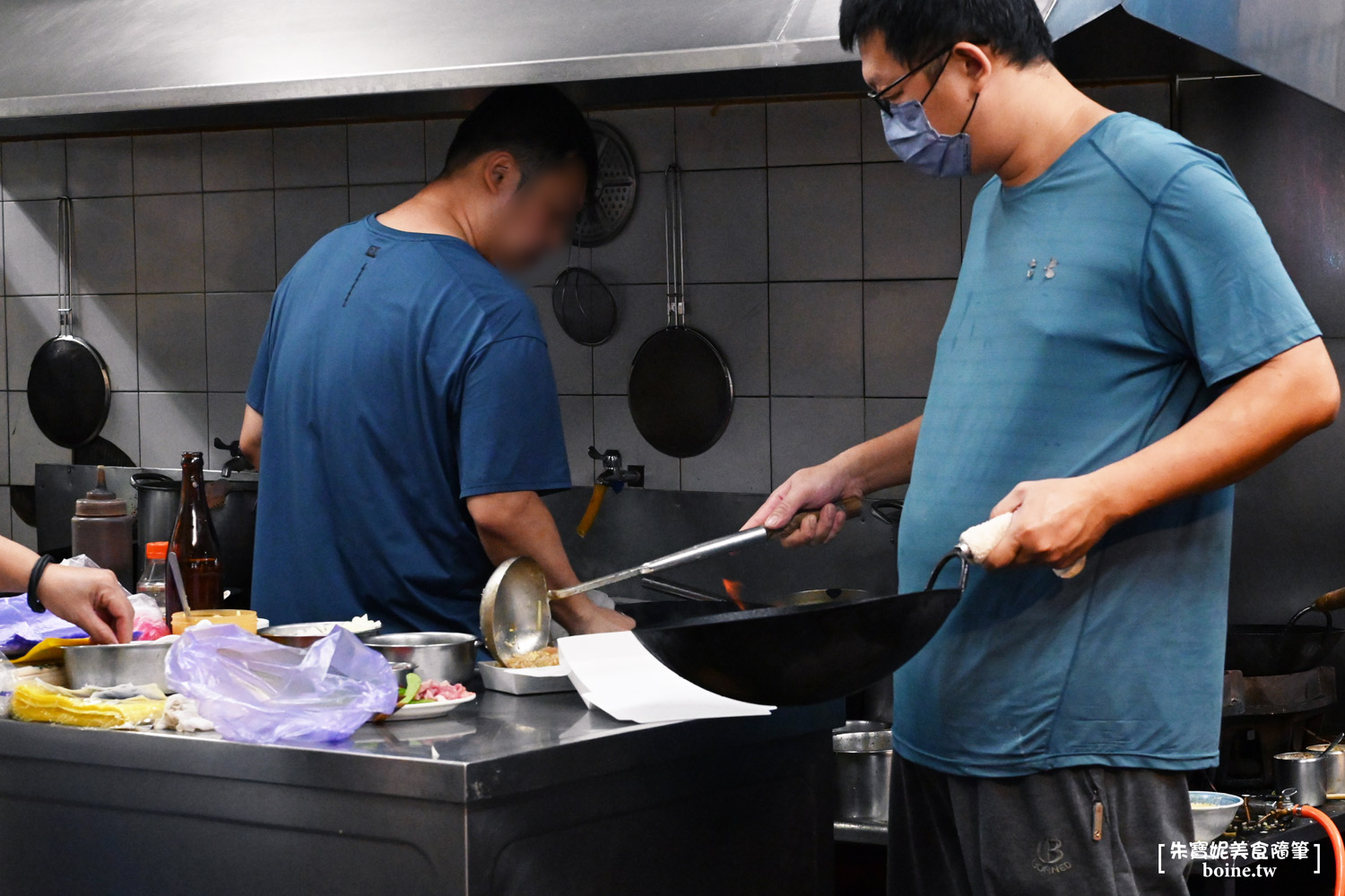 吳師大眾飯店｜走進華燈初上條通氛圍的台式熱炒老店．中山站美食推薦(菜單) @朱寶妮美食隨筆