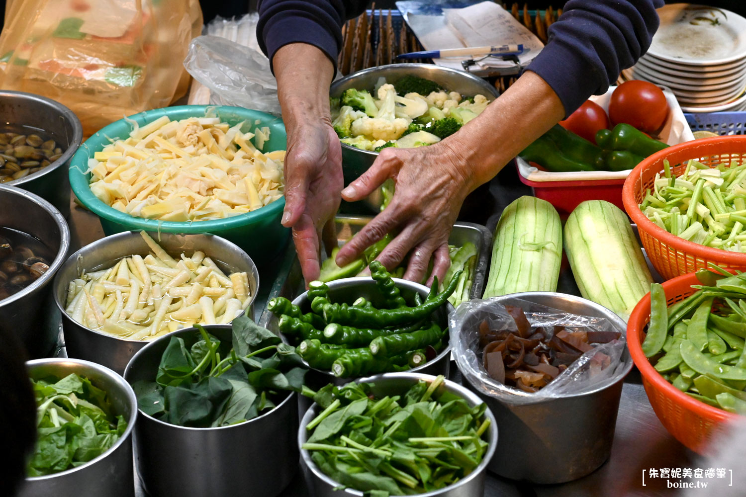 吳師大眾飯店｜走進華燈初上條通氛圍的台式熱炒老店．中山站美食推薦(菜單) @朱寶妮美食隨筆